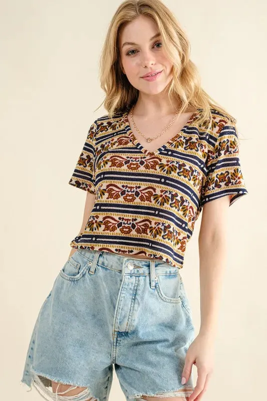ONLINE EXCLUSIVE And The Why Printed V Neck Cropped T-Shirt