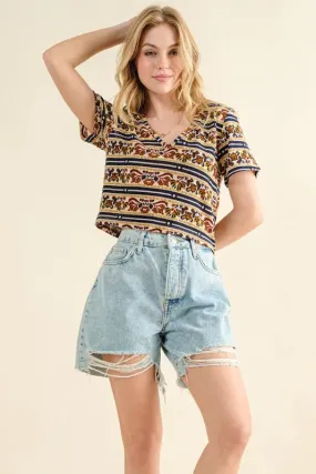 ONLINE EXCLUSIVE And The Why Printed V Neck Cropped T-Shirt